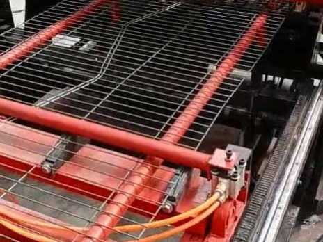 自動隔網(wǎng)排焊機